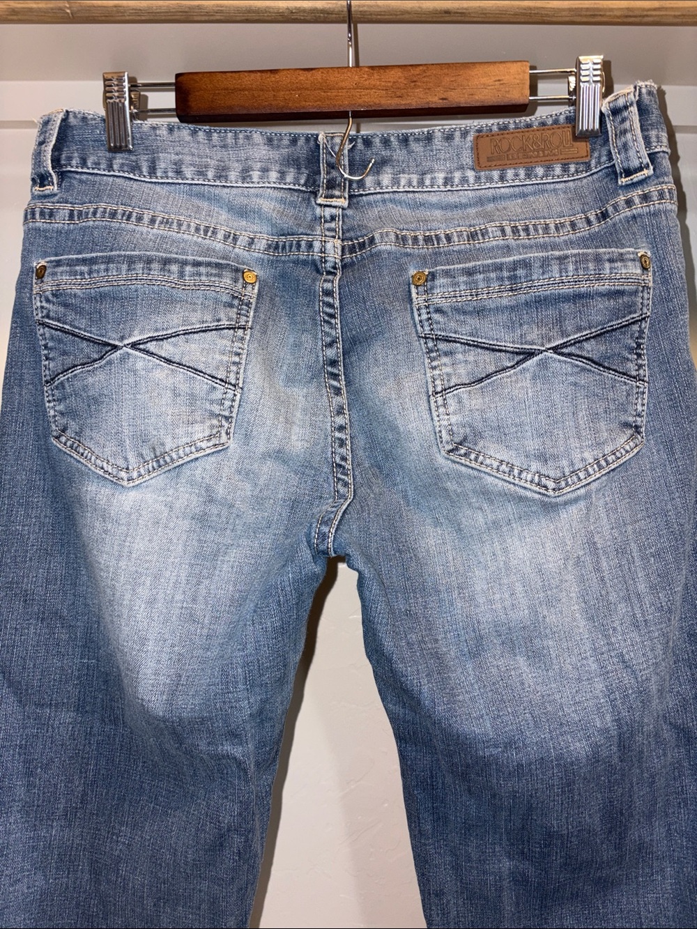 Rock & Republic Light Wash Stud-Trim Wide Leg Jeans - Picture 5 of 9